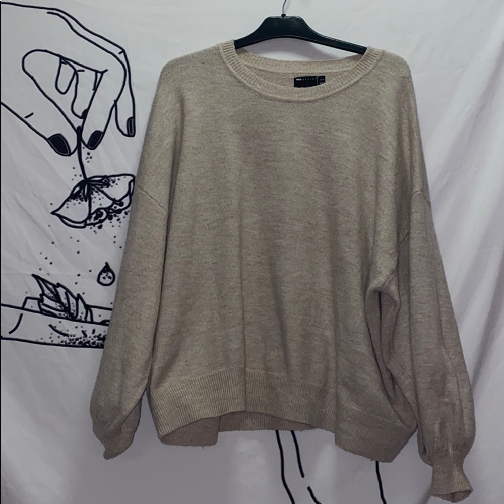 Beige sweater balloon sleeves